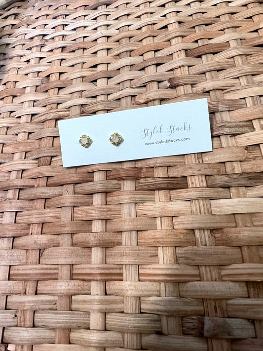 Floral stud earring